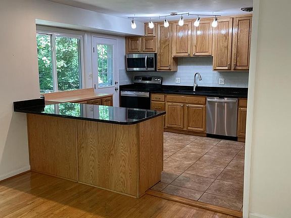 4th image of 4139 Lenox Dr