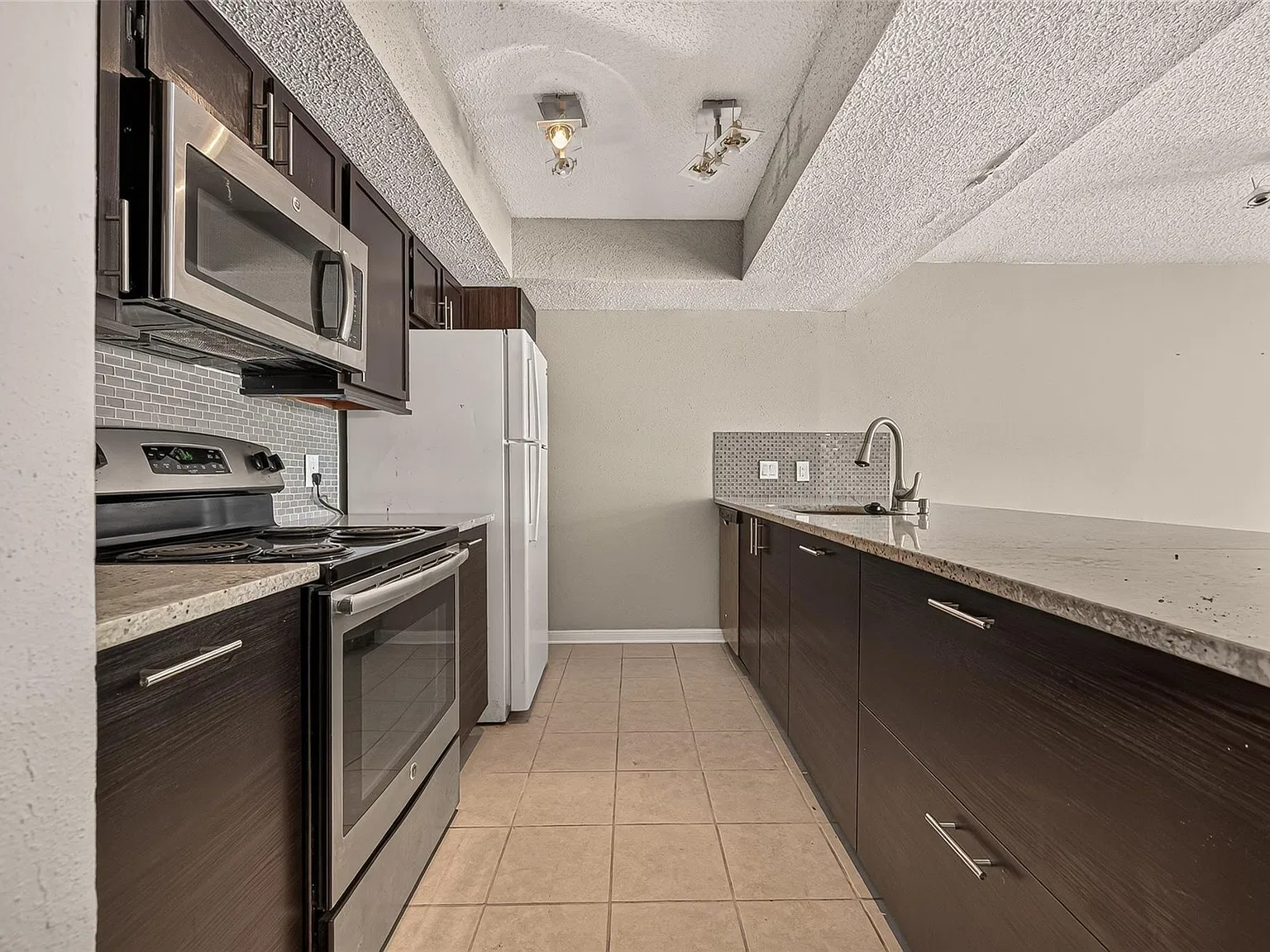 2818 S Bartell Dr — Photo 4