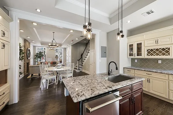 Sold by Nest Seekers International | media 17