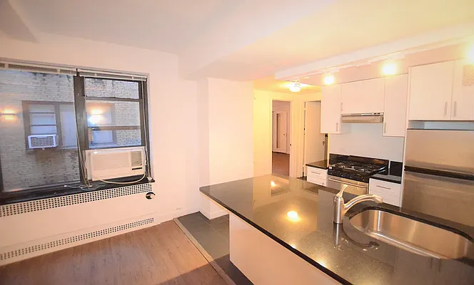 Rented by Manhattan Realty Group | media 7