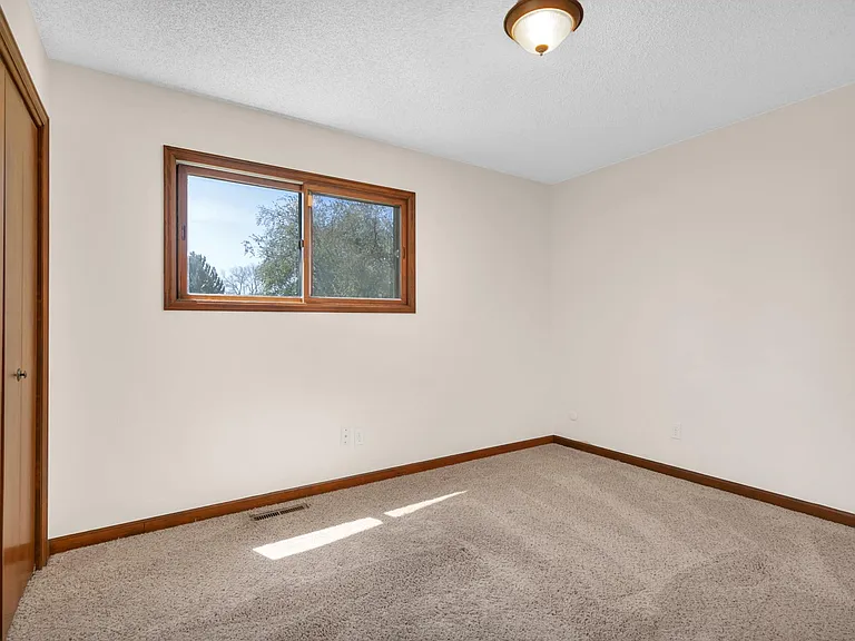 1410 Allison Dr — Photo 7