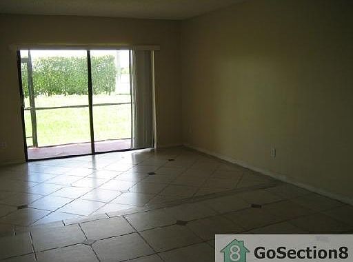 3rd image of 7931 Southgate Blvd APT E9