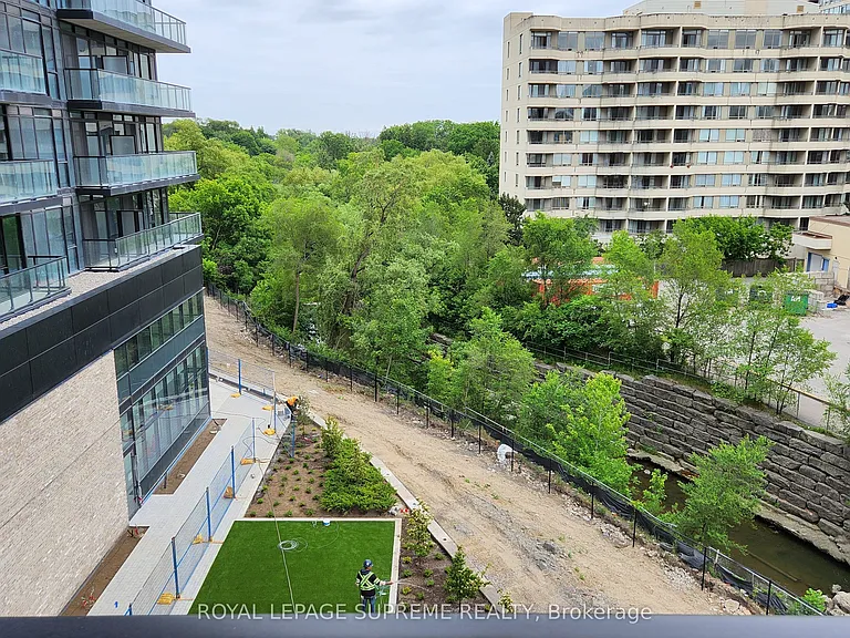 86 Dundas St E #402 — Photo 11