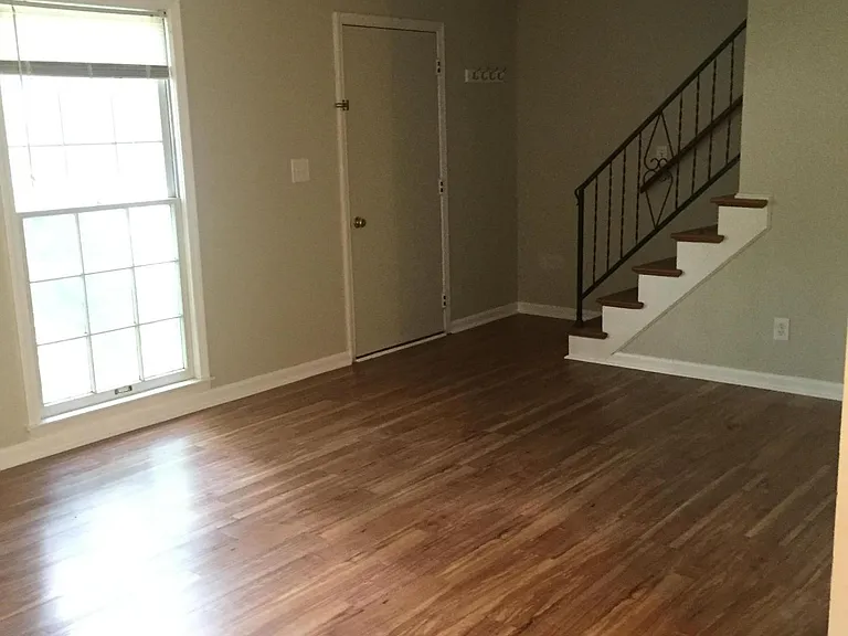 414 W Hill St — Photo 6