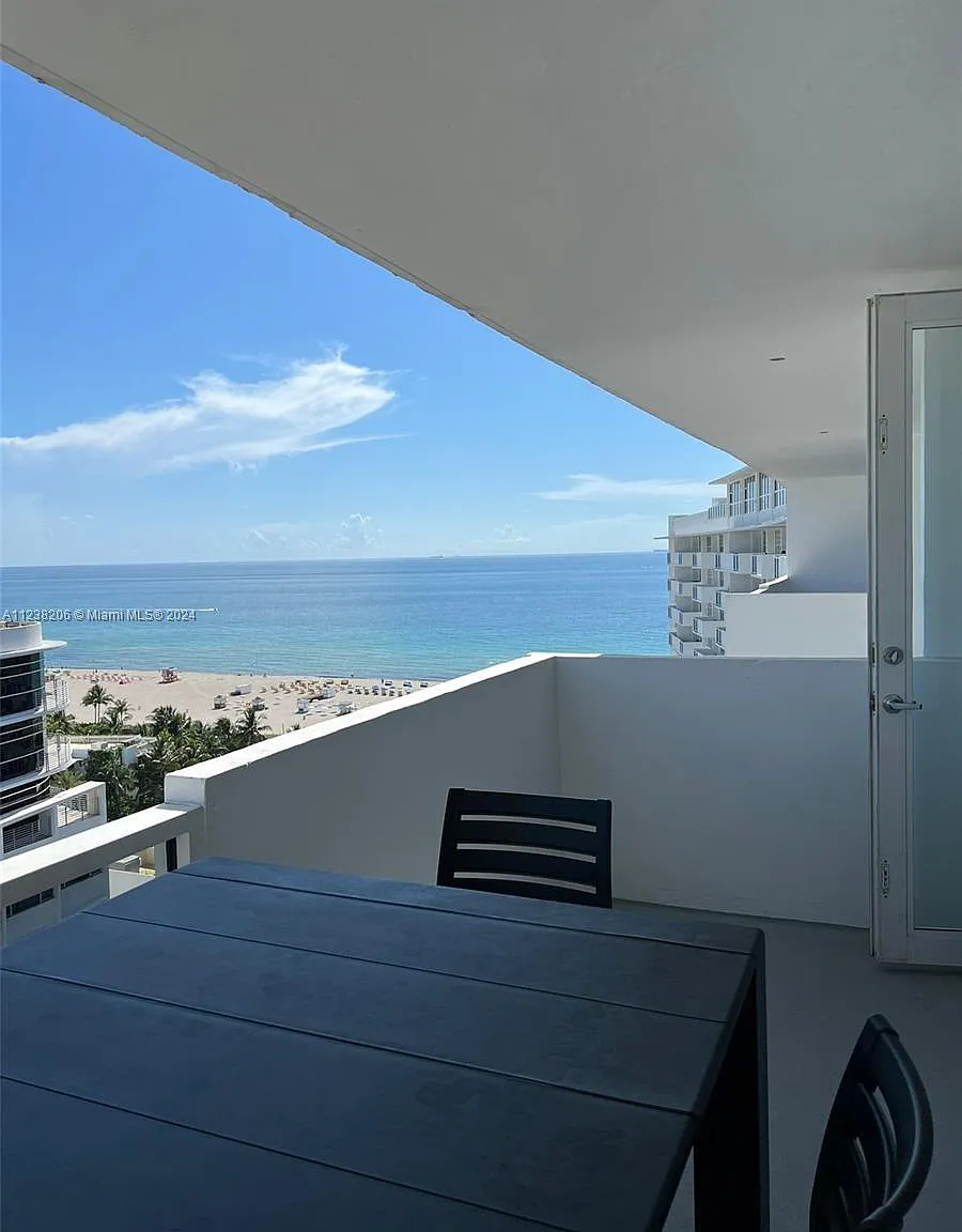 The Decoplage Condo — Photo 1