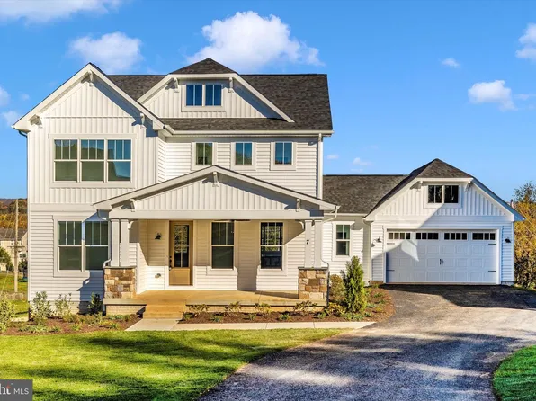 1383 Shannon Dr S, Greencastle, PA 17225