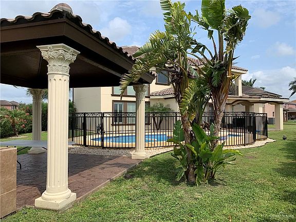 4th image of 3302 Los Lagos Dr