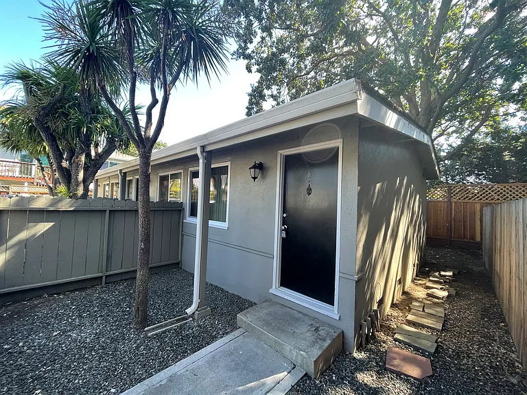 537 Mariposa Ave — Photo 3