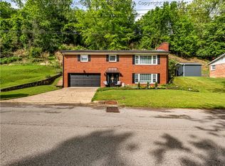 1108 Montrose Dr, South Charleston, WV 25303