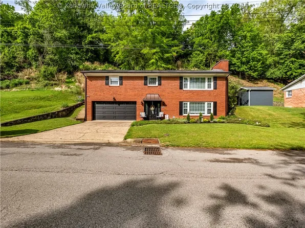 1108 Montrose Dr, South Charleston, WV 25303