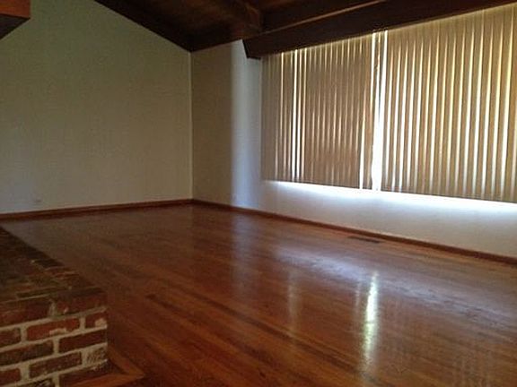 2nd image of 1136 SE Oak St