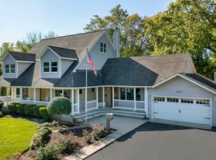 234 Cottonwood Rd, Northbrook, IL 60062