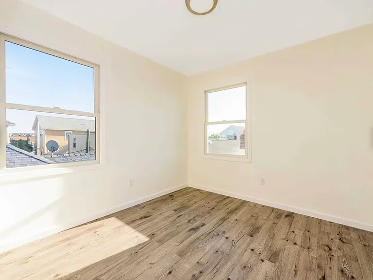 71 Illinois Ave #71 — Photo 3