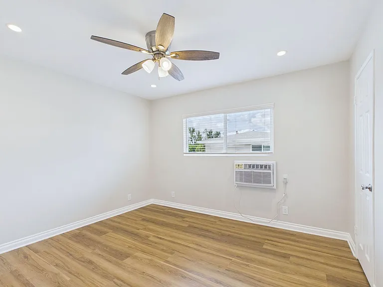506-524 Parker Dr — Photo 12