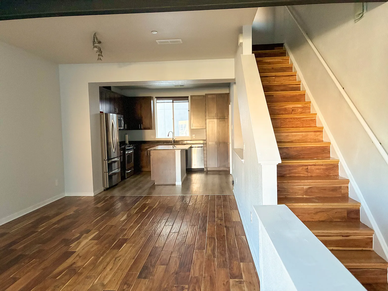 2 bed, 2.5 bath, 1350 sqft, $2,850 — Photo 4