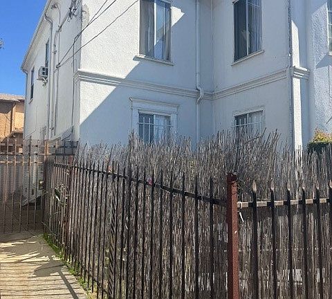 4th image of 1200 N Kenmore Ave