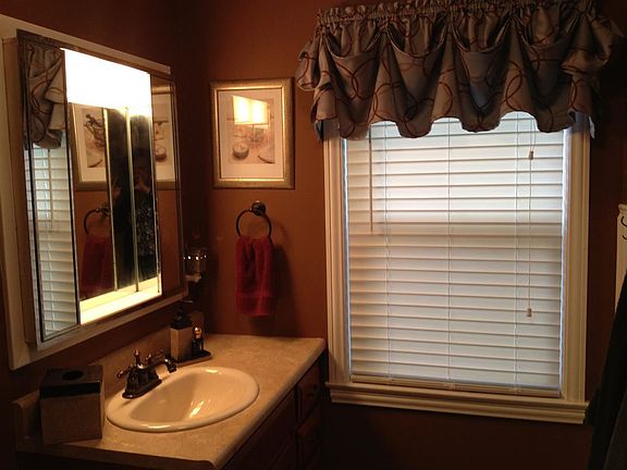 3rd image of 2609 E Blackford Ave
