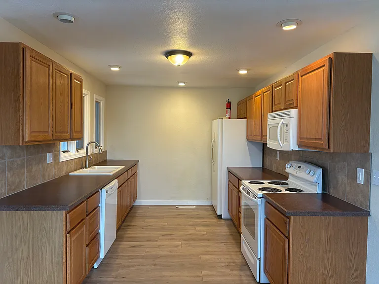 1415 Hollins Ave — Photo 20