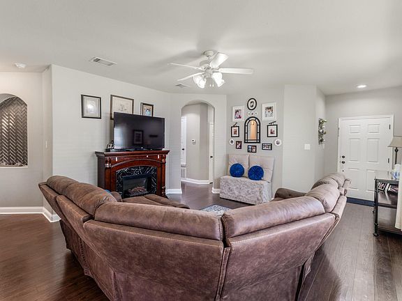 4th image of 1015 Hondo Ln