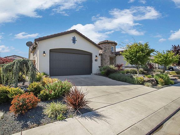 2nd image of 1096 Clearwater Creek Blvd