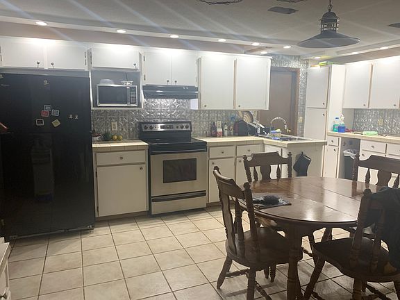 3rd image of 411 Moss Ave