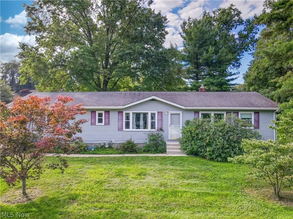 1200 Doralee Dr, Mogadore, OH 44260