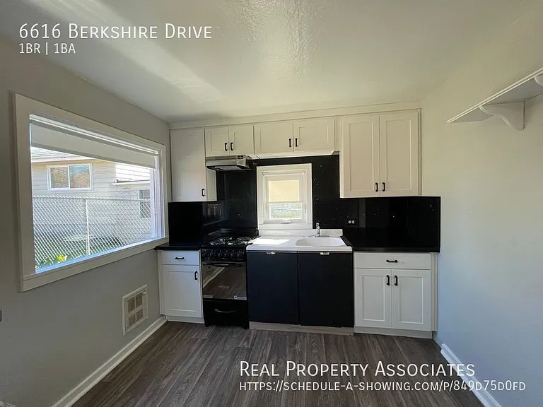 6616 Berkshire Dr — Photo 11