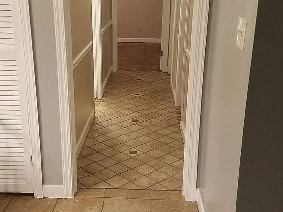 4th image of 102 Willow Rd