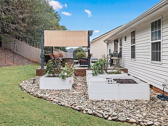 Raised 18x18 patio