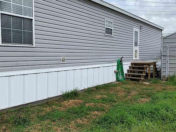 4th image of 100 Maplewood Dr