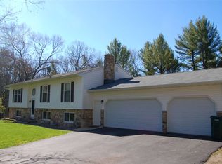 10831 Park View Ct, Waupaca, WI 54981