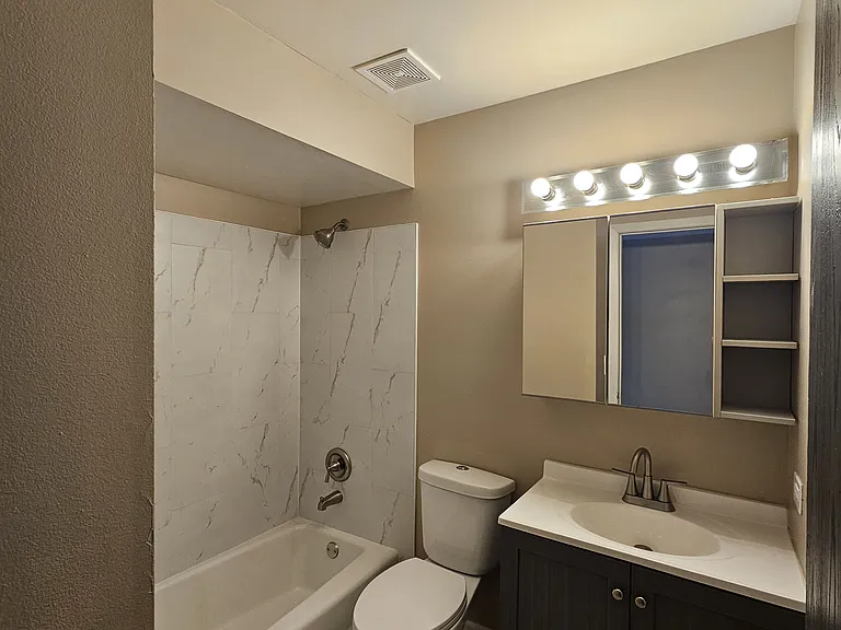 624 Rush St #B — Photo 4