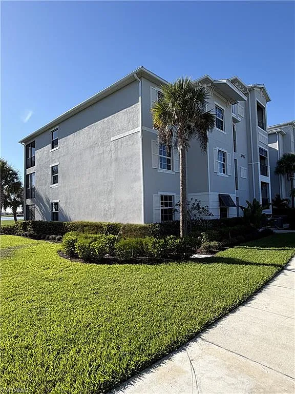 3 bed, 2.0 bath, 1301 sqft, $2,195 — Photo 3