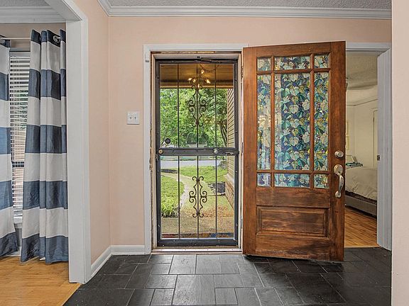 2nd image of 1835 Brierbrook Rd