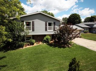 5008 W Dartmoor Dr, McHenry, IL 60050