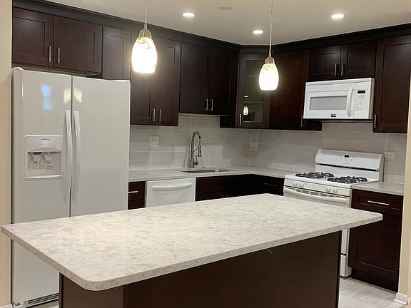 Open kitchen with isle