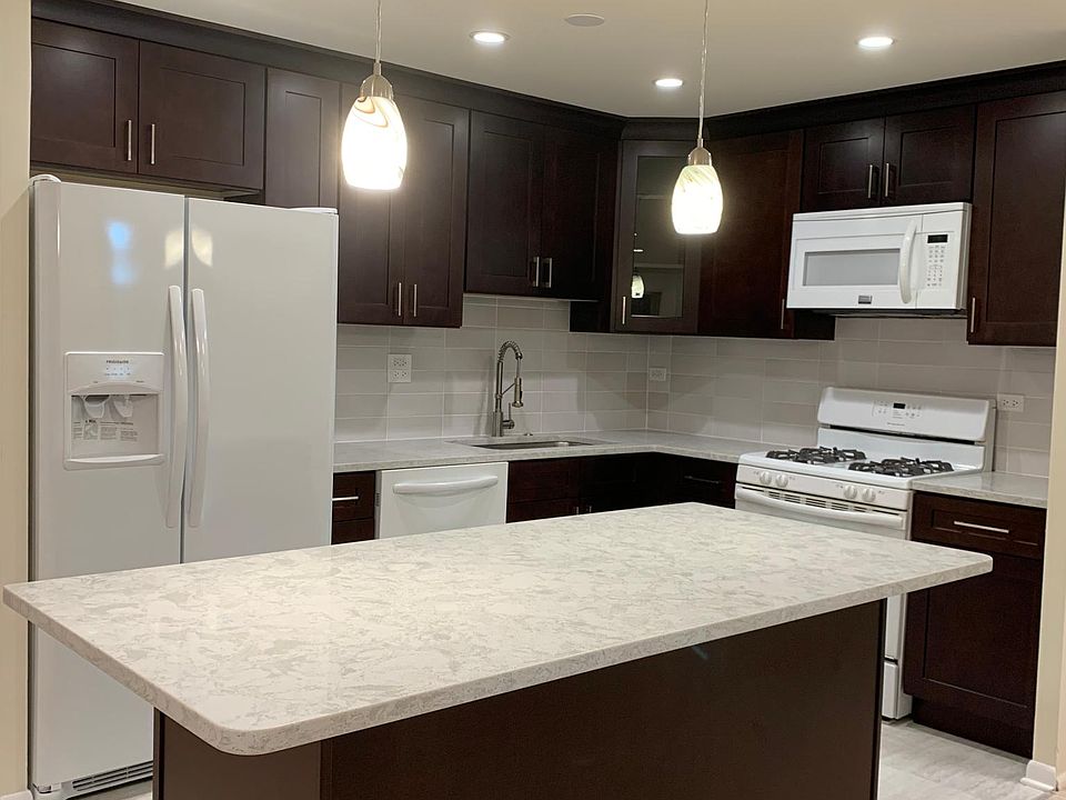 Open kitchen with isle