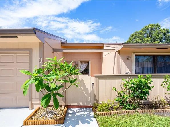 3 Winchmore Ln, Boynton Beach, FL 33426