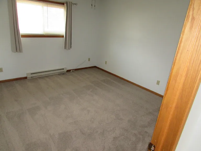 122-130 Maple Ct — Photo 9