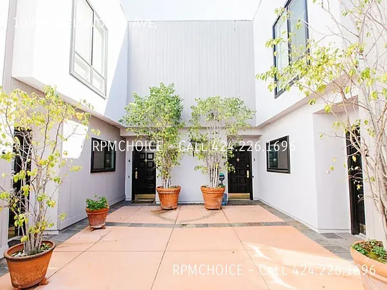 10933 Wellworth Ave — Photo 2