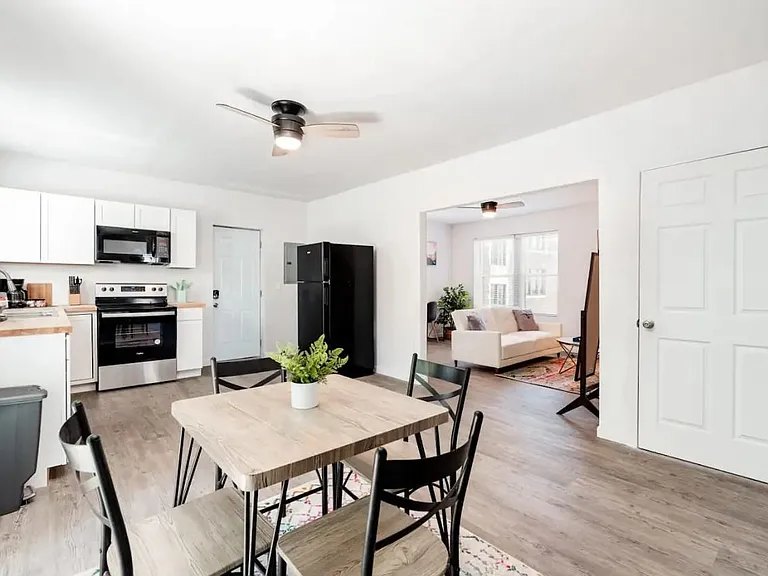 5540 Delmar Blvd — Photo 4