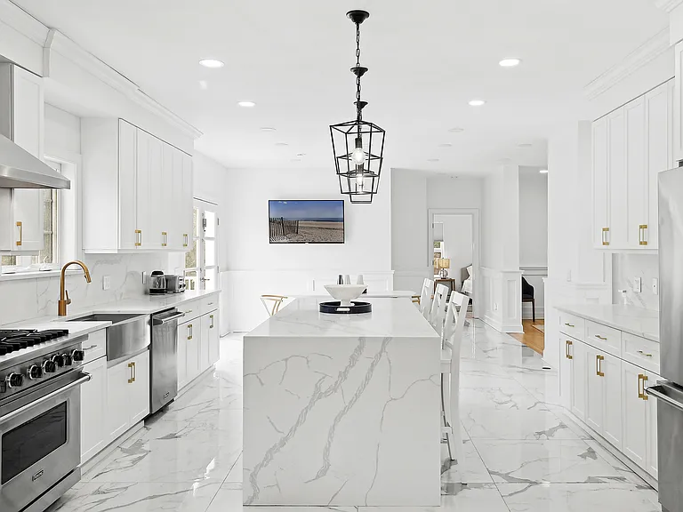 52 Sandy Hollow Rd — Photo 3
