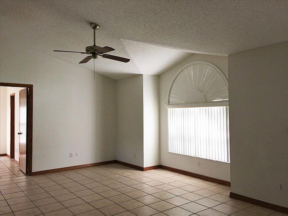 3rd image of 1147 Creek Woods Cir