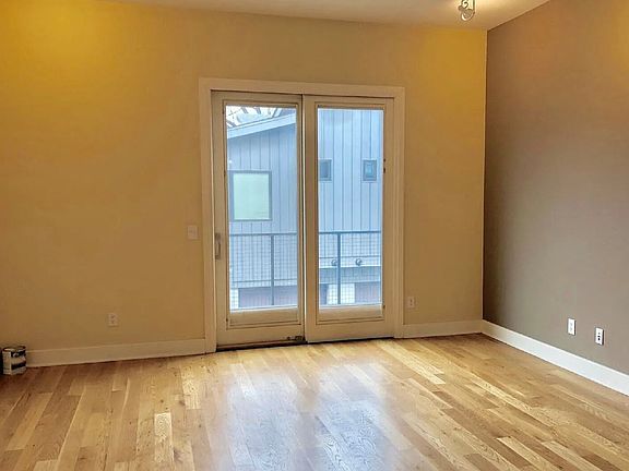 4th image of 302 Van Buren St