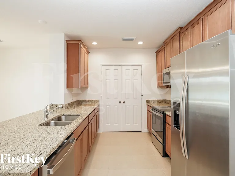 5086 Royal Point Ave — Photo 4