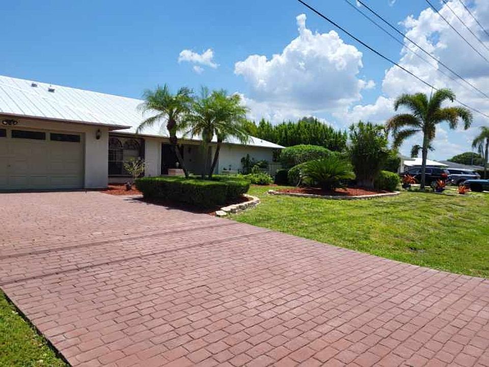 1st image of 422 SE Naranja Ave