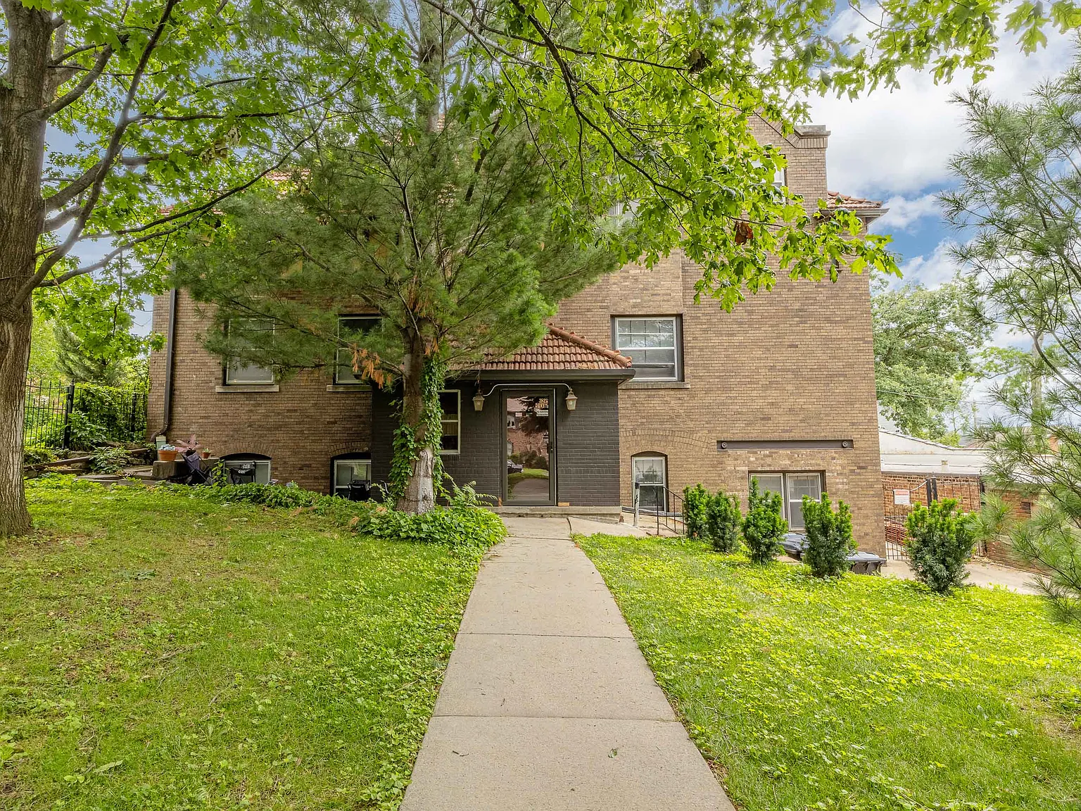 3815 Dewey Ave — Photo 3