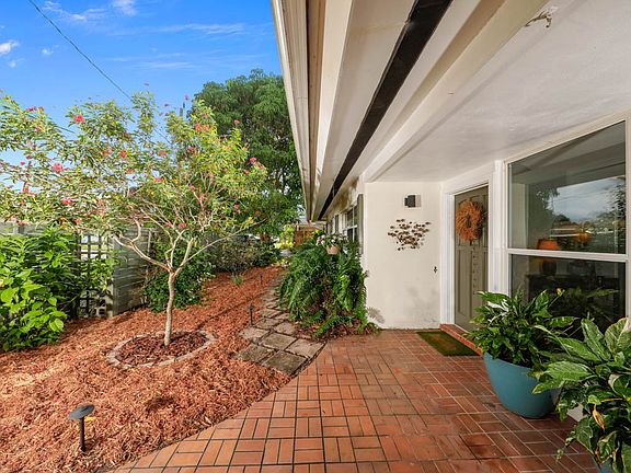 3rd image of 2836 Pinecrest St
