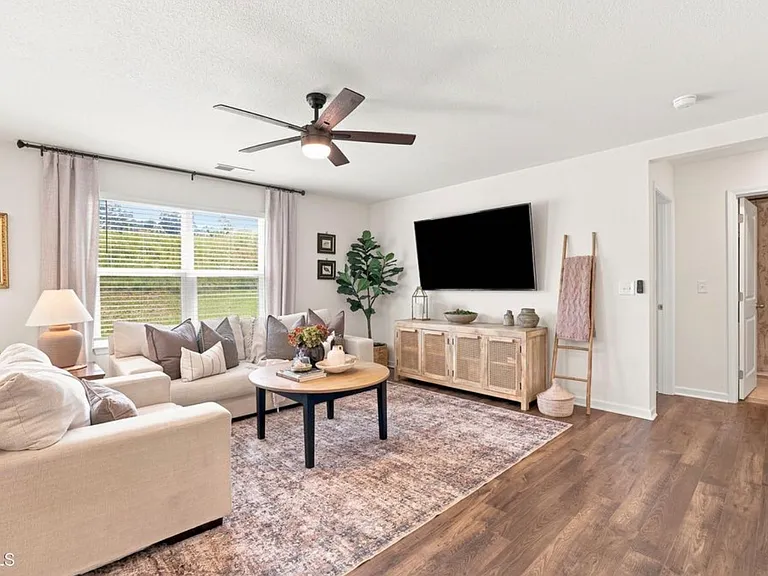 1041 Persimmon Ln — Photo 5