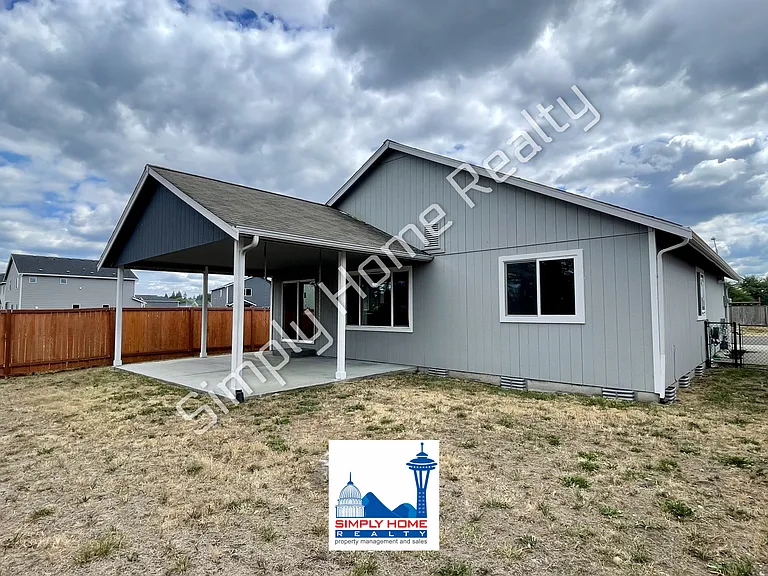 9807 Greenleaf Loop SE — Photo 17
